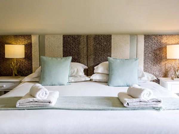 Swartberg Country Manor Bed